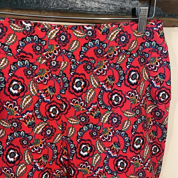 2/$18 Zac & Rachel Red Hibiscus Bermuda Shorts Size Large - Picture 6 of 12